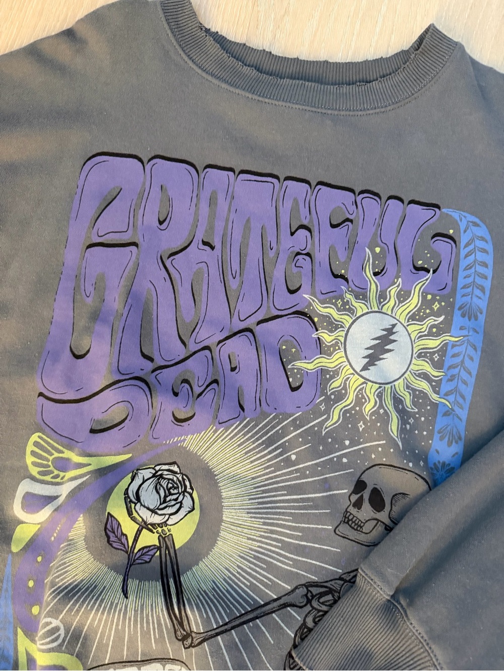 American Eagle Cozy Grateful Dead Crewneck - Picture 2 of 6